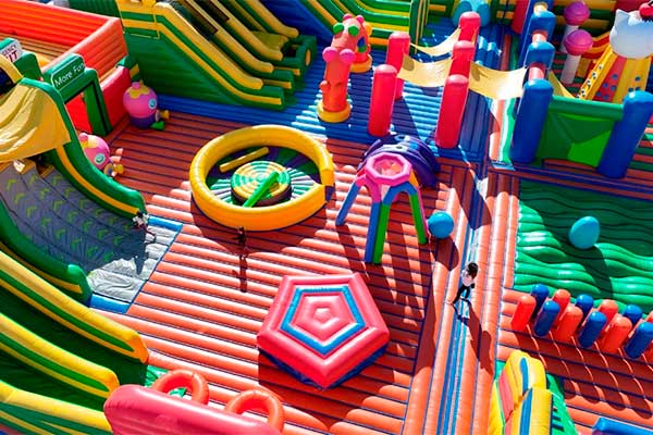 Parque de atracciones hinchable más grande del mundo Donostia San Sebastian Bilbao