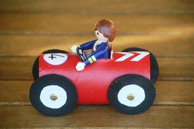 coche-tubo-carton-ruedas-plastico