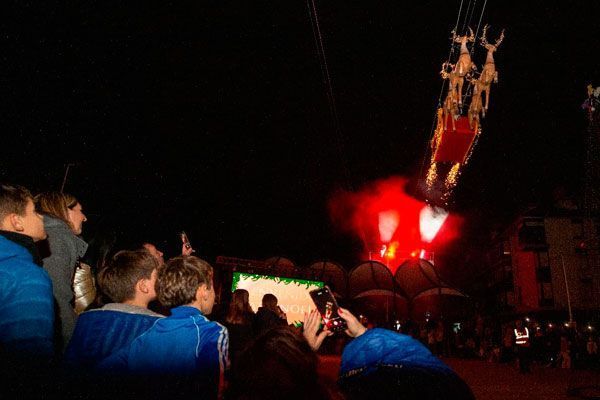 Vuelo de Papa Noel en Cartes, Cantabria