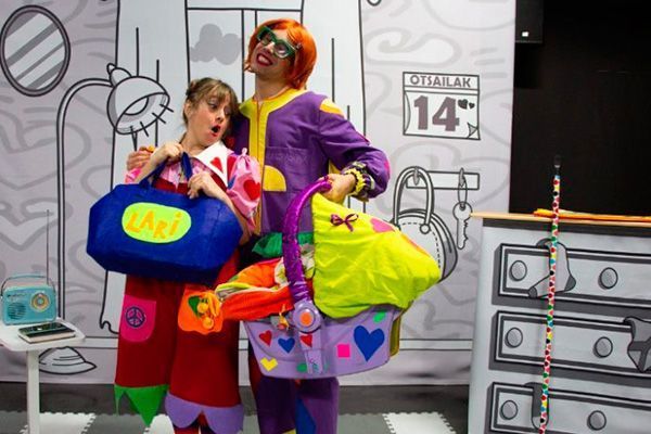 Lari-Zaintzaren-teatro-infantil-eszenaz-azkuna-zentroa-bilbao espectaculo familiar en Azkuna Zentroa Eszenaz Bilbao