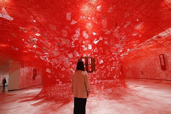 Exposición Chiharu Shiota Azkuna Zentroa
