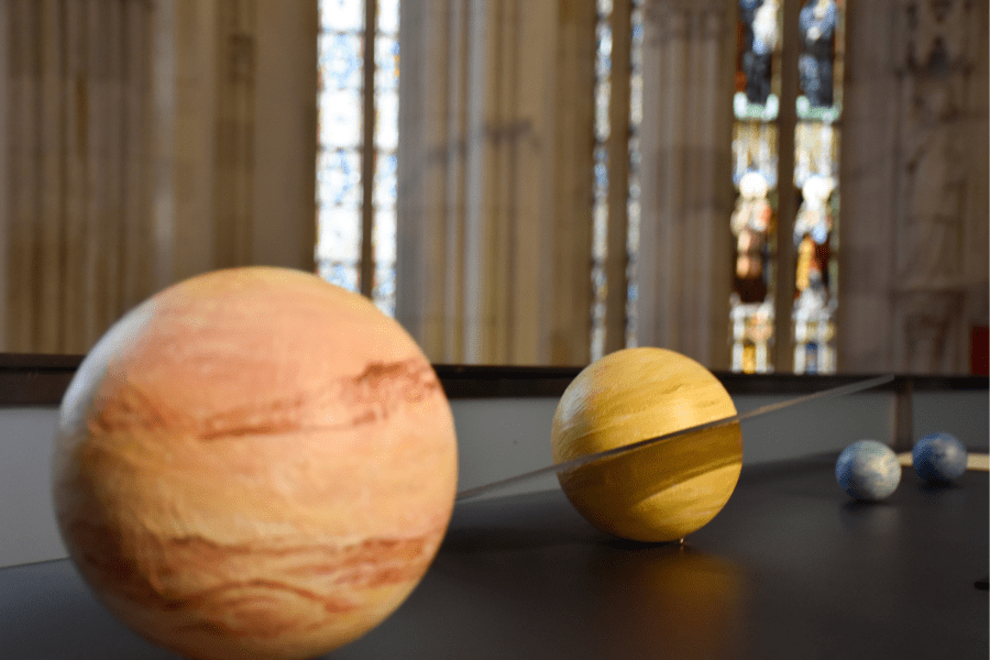 Exposición familiar Mitoak arte y ciencia Bilbao